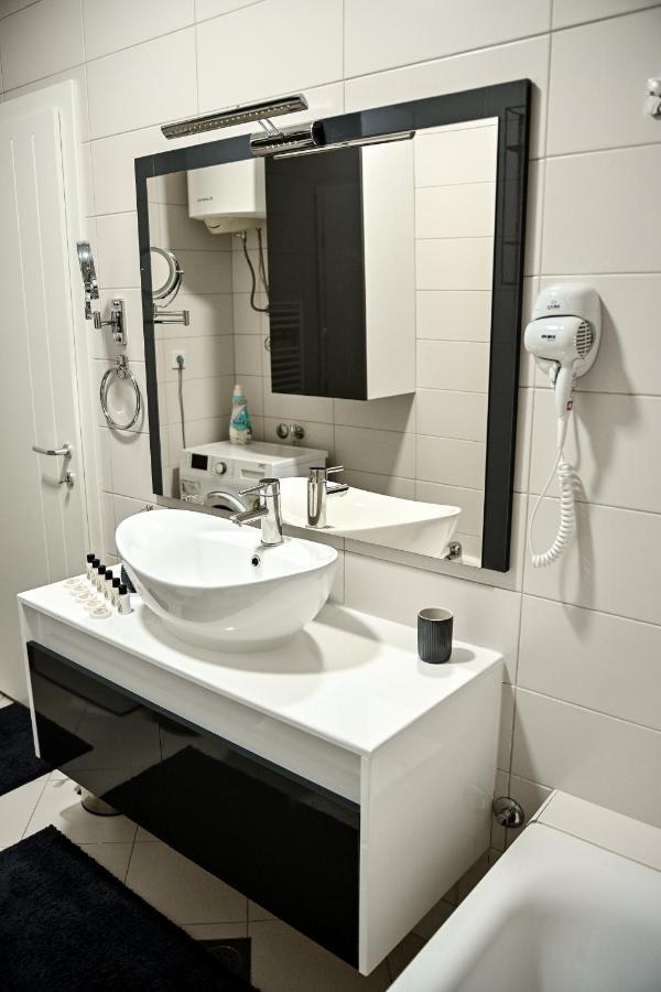 Luxury Apartment Karic Free Parking Tuzla Eksteriør bilde